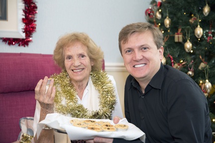 Invite An Elderly Person For Christmas Dinner 2022 Charities Invite The Elderly To 'Come Dine With Them' This Christmas