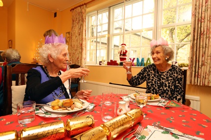 Invite An Elderly Person For Christmas Dinner 2022 Charities Invite The Elderly To 'Come Dine With Them' This Christmas