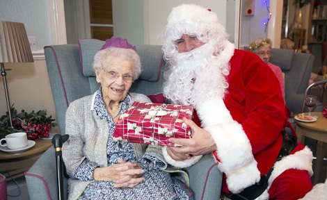 Invite An Elderly Person For Christmas Dinner 2022 Charities Invite The Elderly To 'Come Dine With Them' This Christmas