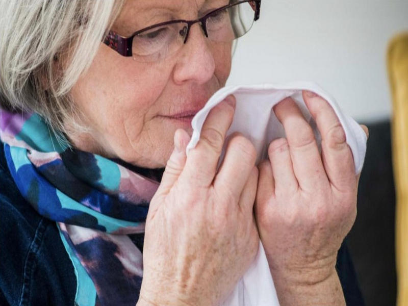 Alzheimer s smells like rye bread says woman who smelled