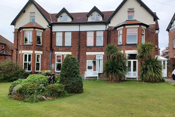 The Dales Care Home, 6 Marine Park