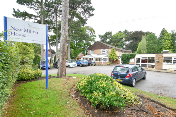 New Milton House, Station Road