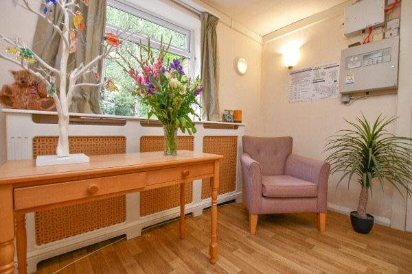 https://www.carehome.co.uk/photos/gallery/large/14288_1005221115117.jpg