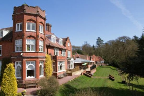 https://www.carehome.co.uk/photos/gallery/large/20001060HUNA-1.jpg