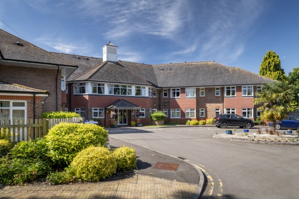 Coombe End Court, London Road