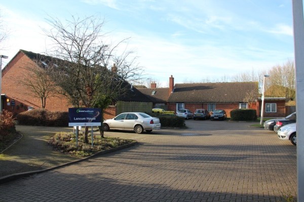 Lancum House, Bush Close