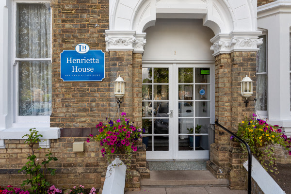 Henrietta Review - London