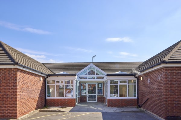 Lonnen Grove Care Home Kimberworth Road Kimberworth Rotherham South Yorkshire S61 1aj 3 Reviews