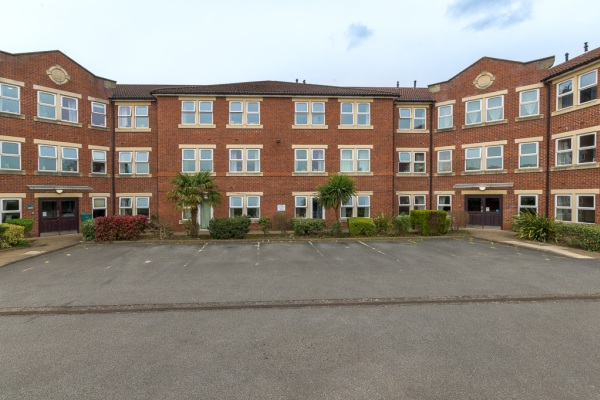 Rastrick Hall & Grange, Close Lea Avenue