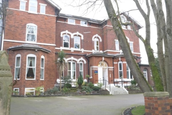 Westcliffe Manor, 21 Westcliffe Road