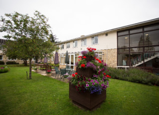 Orchard House Care Home Woodmans Way Bishops Cleeve Cheltenham Gloucestershire Gl52 8dp 33 Reviews