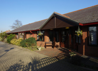 Kingsleigh care home, Kingfield Road, Woking, Surrey GU22 9EQ | 37 Reviews